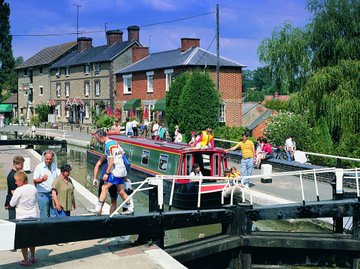 A busy lock on the canal